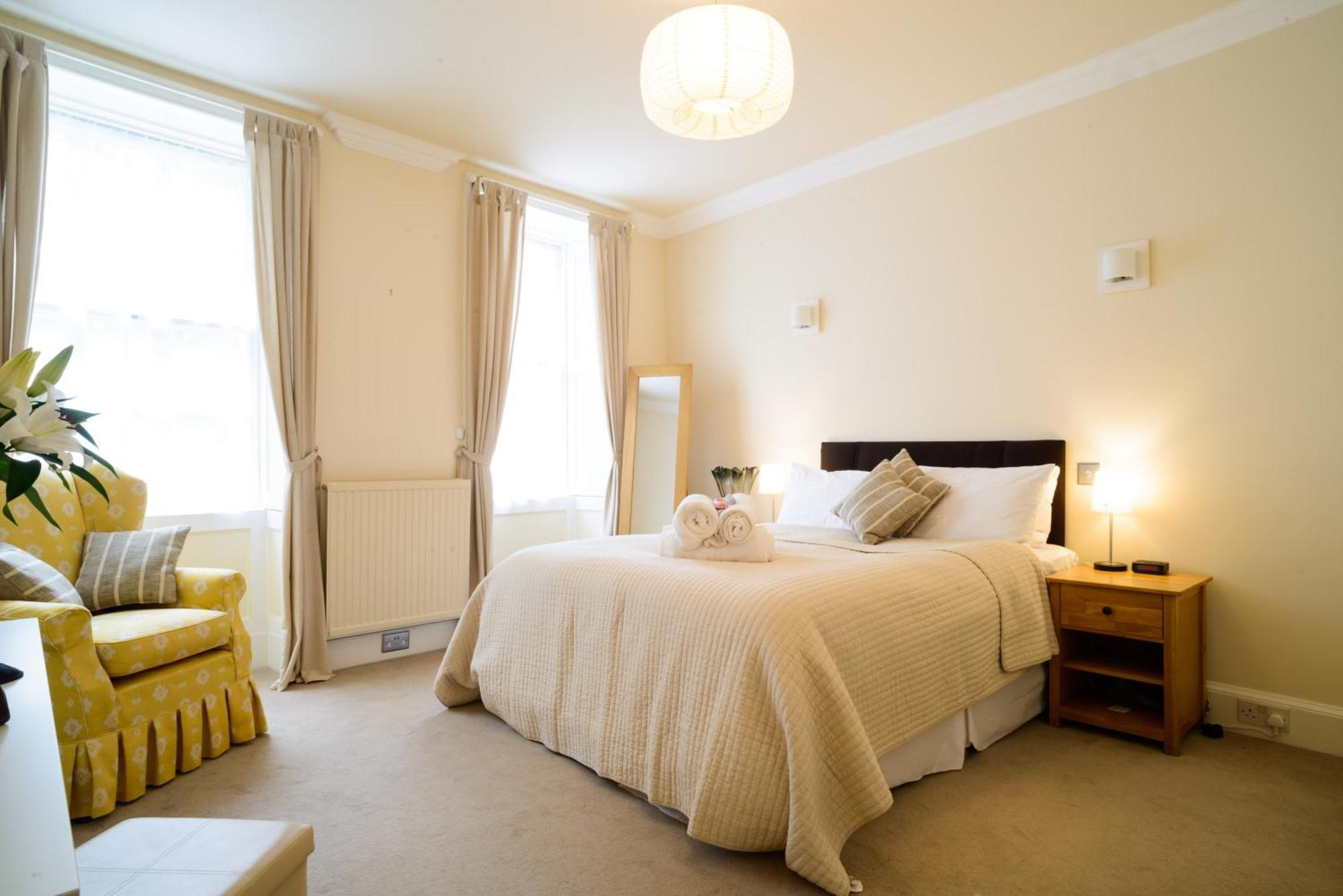 Beautiful Georgian 2 Bedroom Flat Apartment *