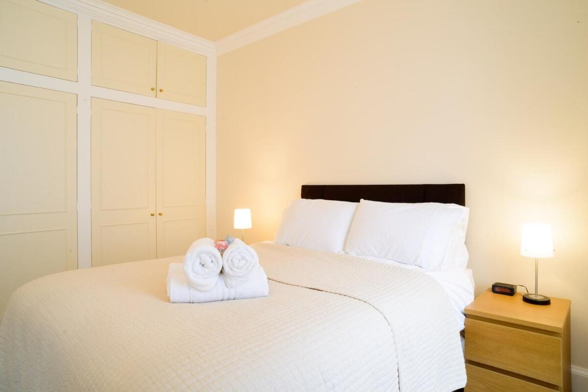 Beautiful Georgian 2 Bedroom Flat *